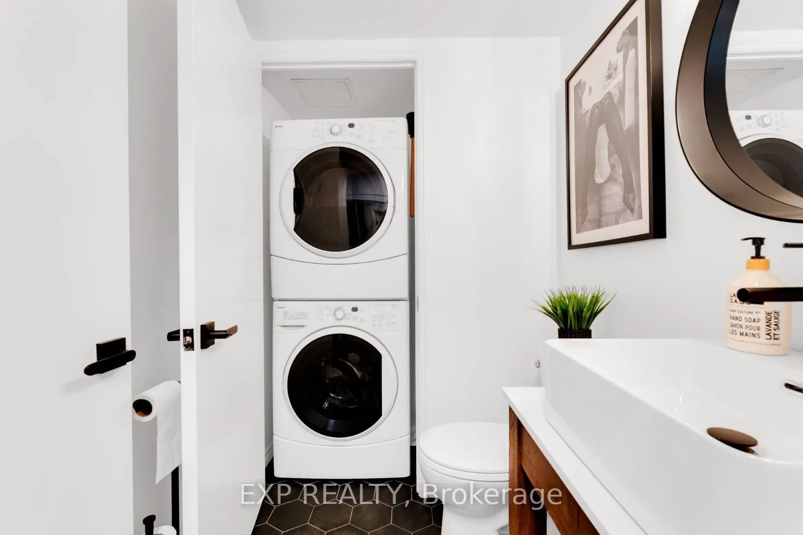 2269 Lake Shore Boulevard W, #305