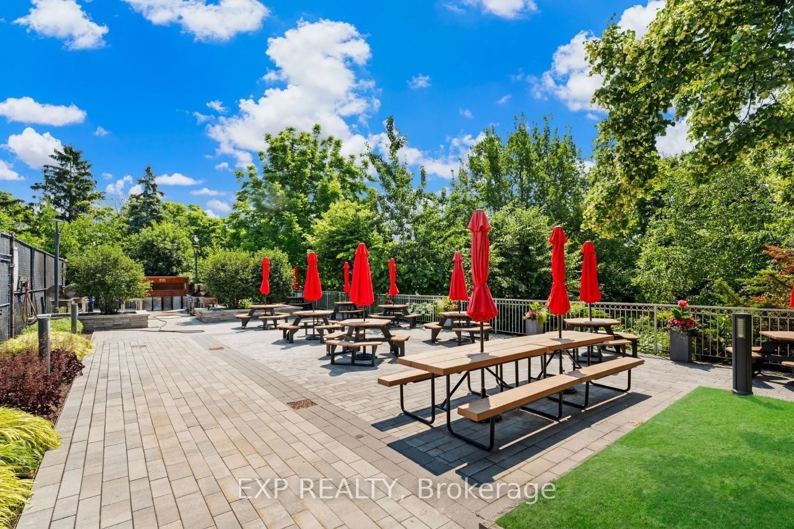 2269 Lake Shore Boulevard W, #305