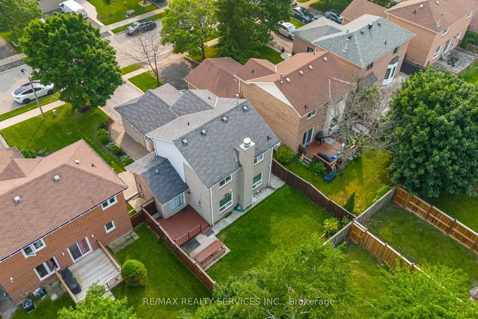 16 Vivians Crescent