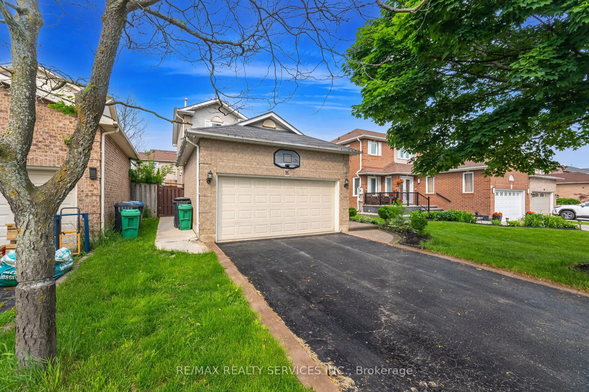16 Vivians Crescent
