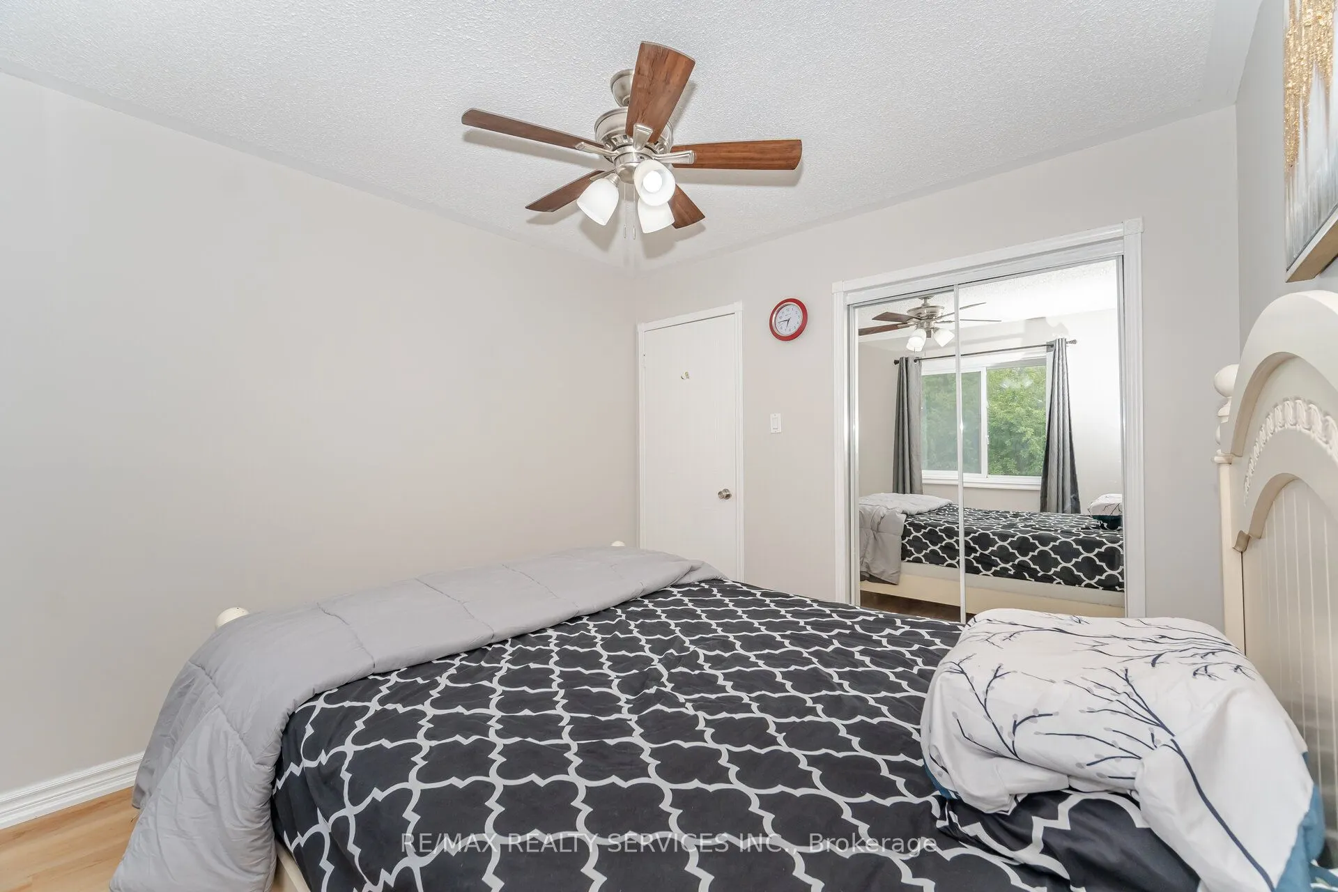16 Vivians Crescent