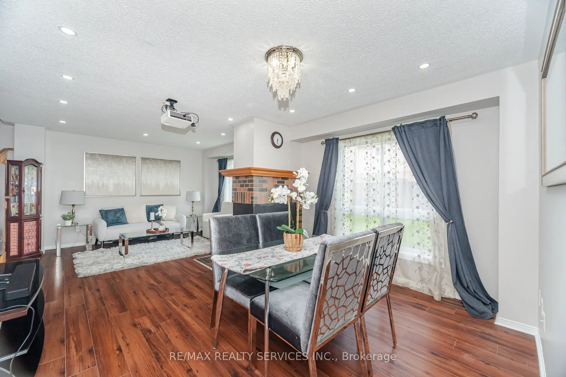 16 Vivians Crescent