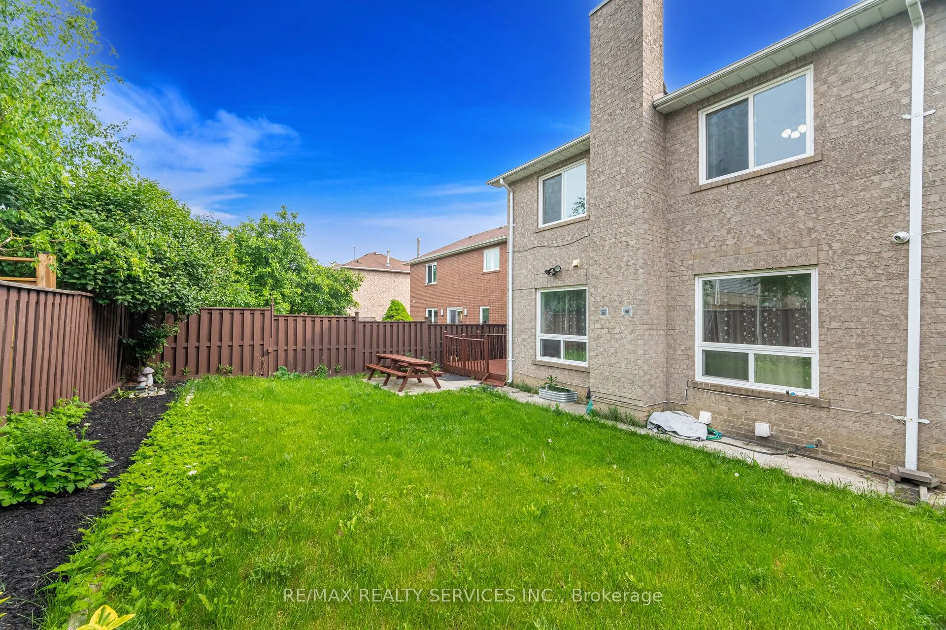 16 Vivians Crescent
