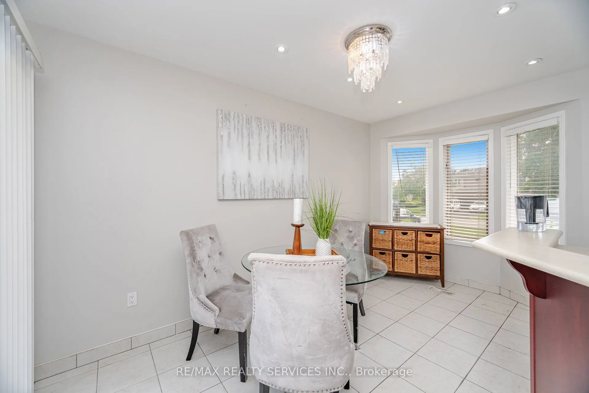 16 Vivians Crescent