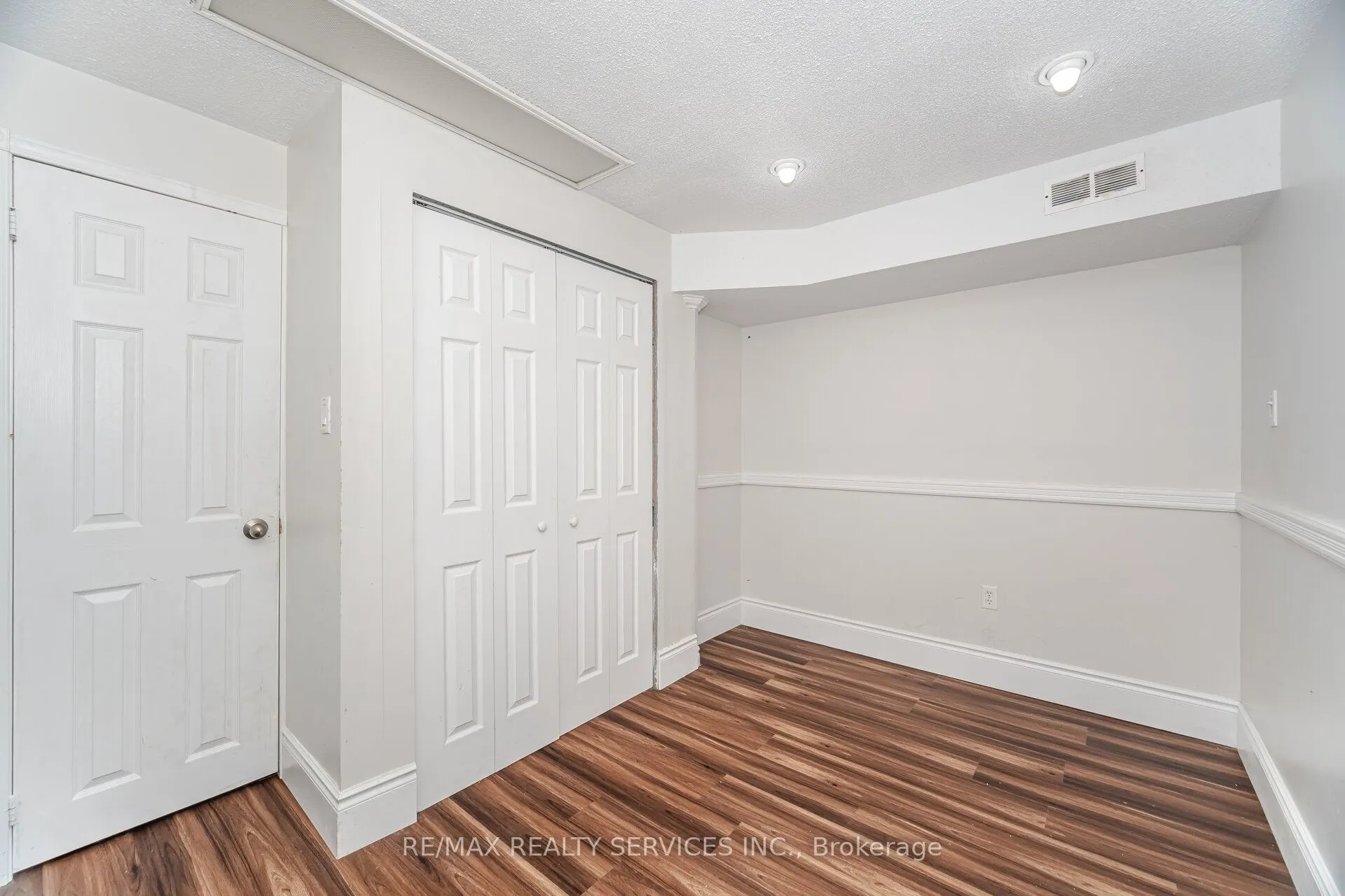 16 Vivians Crescent