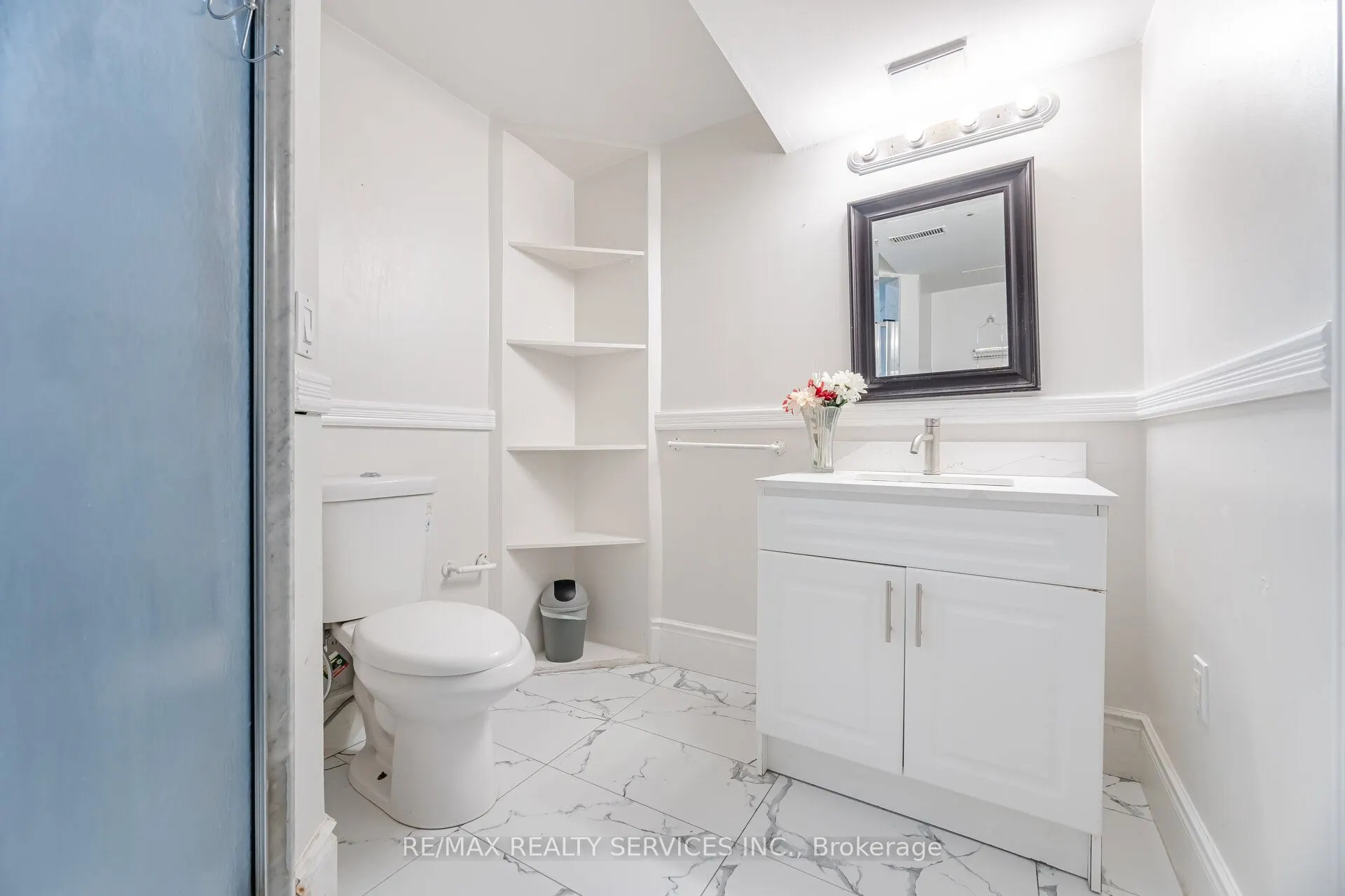 16 Vivians Crescent