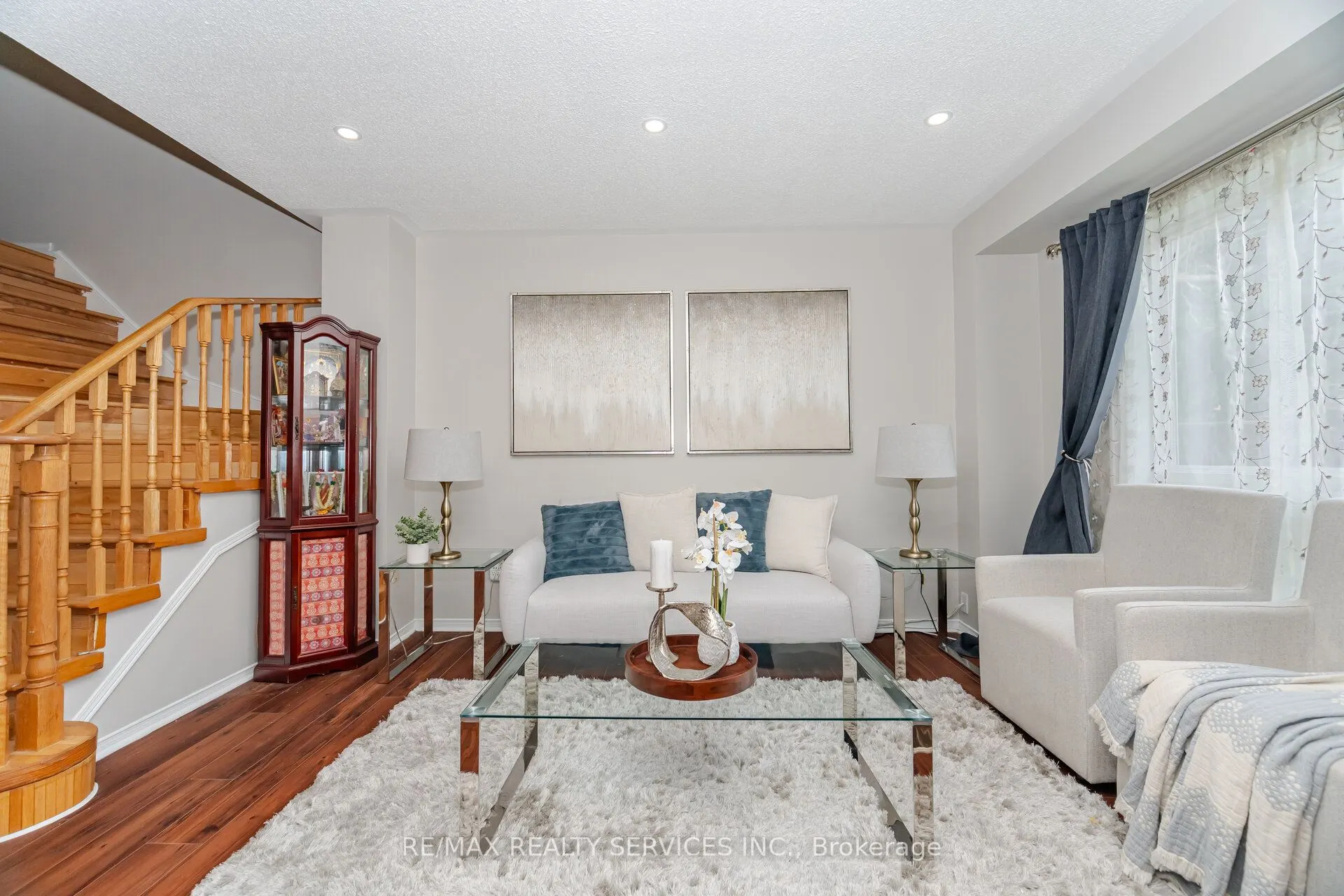 16 Vivians Crescent