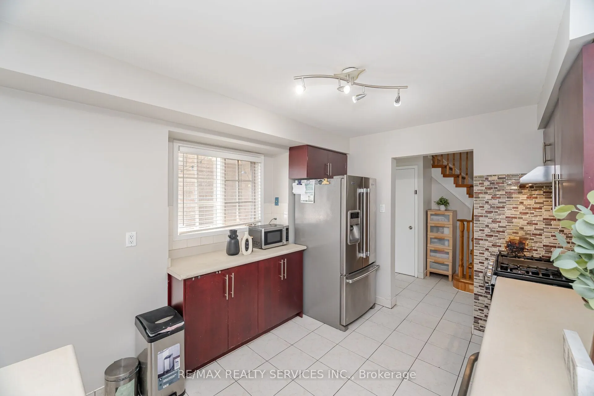 16 Vivians Crescent
