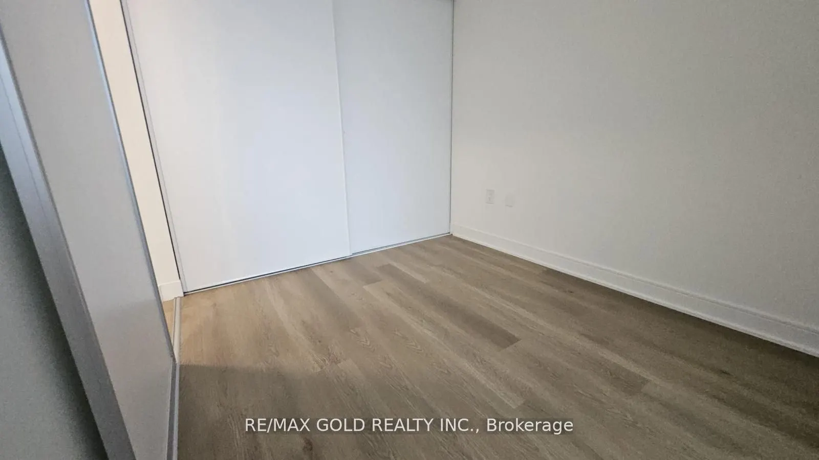 86 Dundas Street E, #1319
