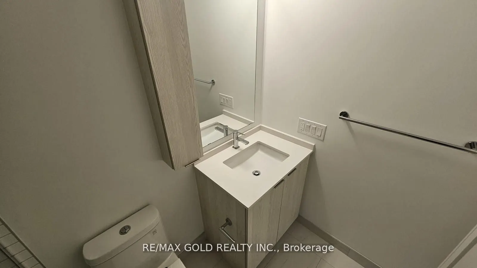 86 Dundas Street E, #1319