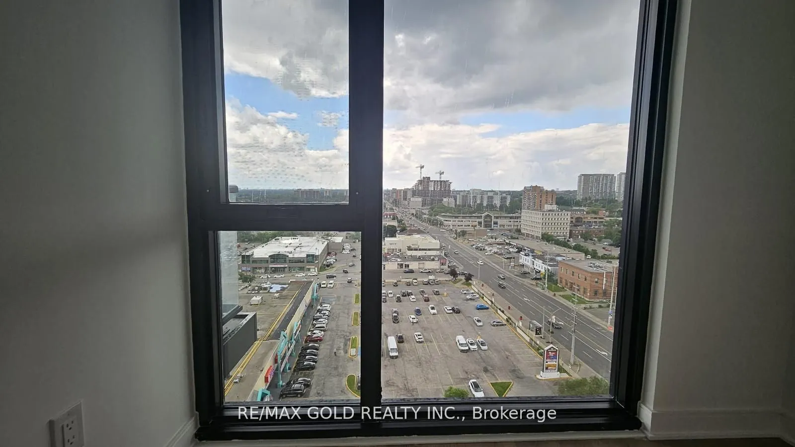 86 Dundas Street E, #1319