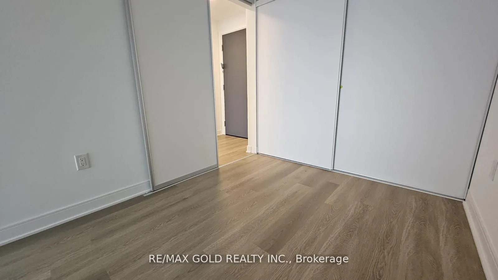 86 Dundas Street E, #1319