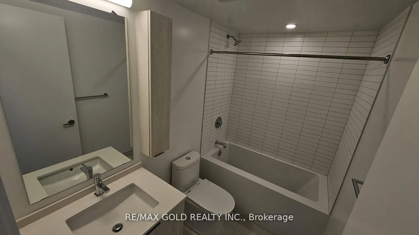 86 Dundas Street E, #1319
