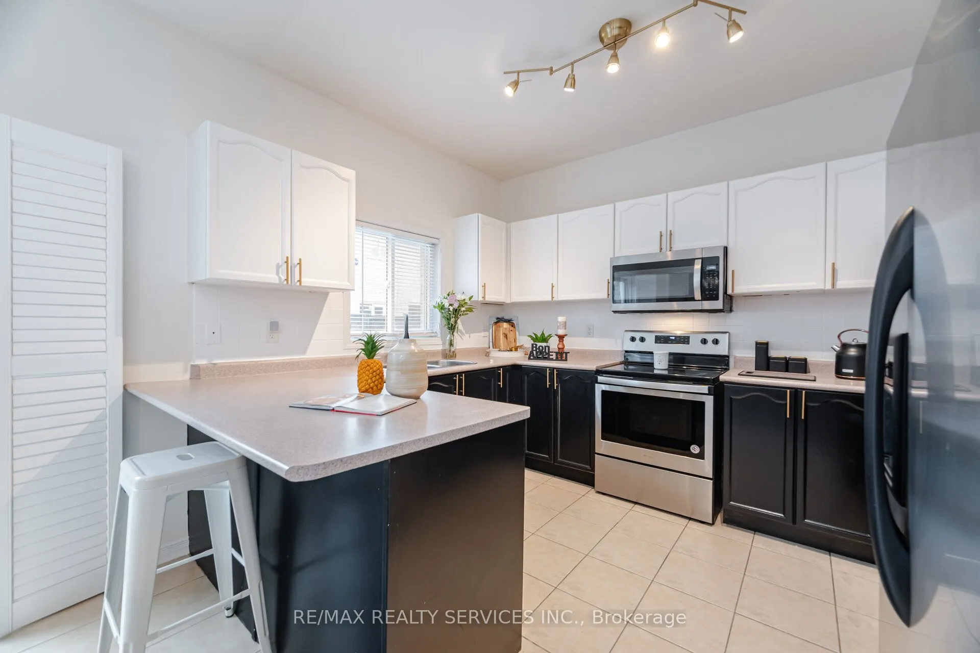 77 Milkweed Crescent