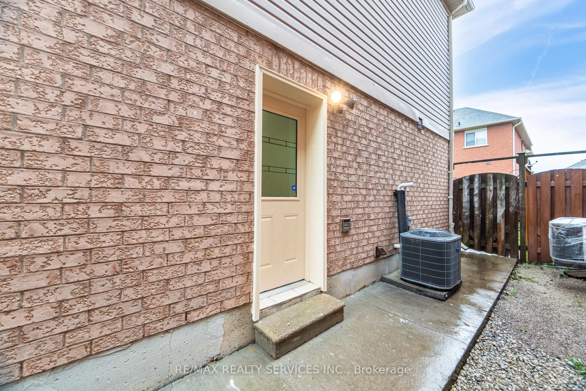 77 Milkweed Crescent