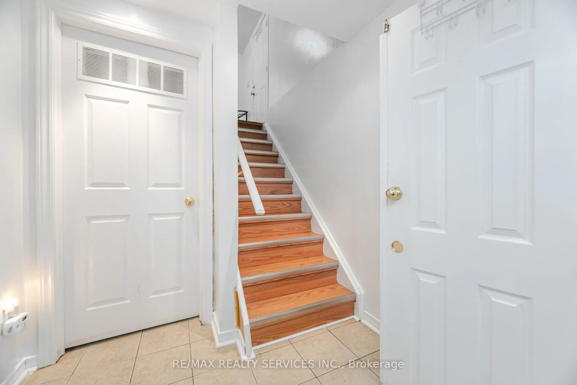 77 Milkweed Crescent