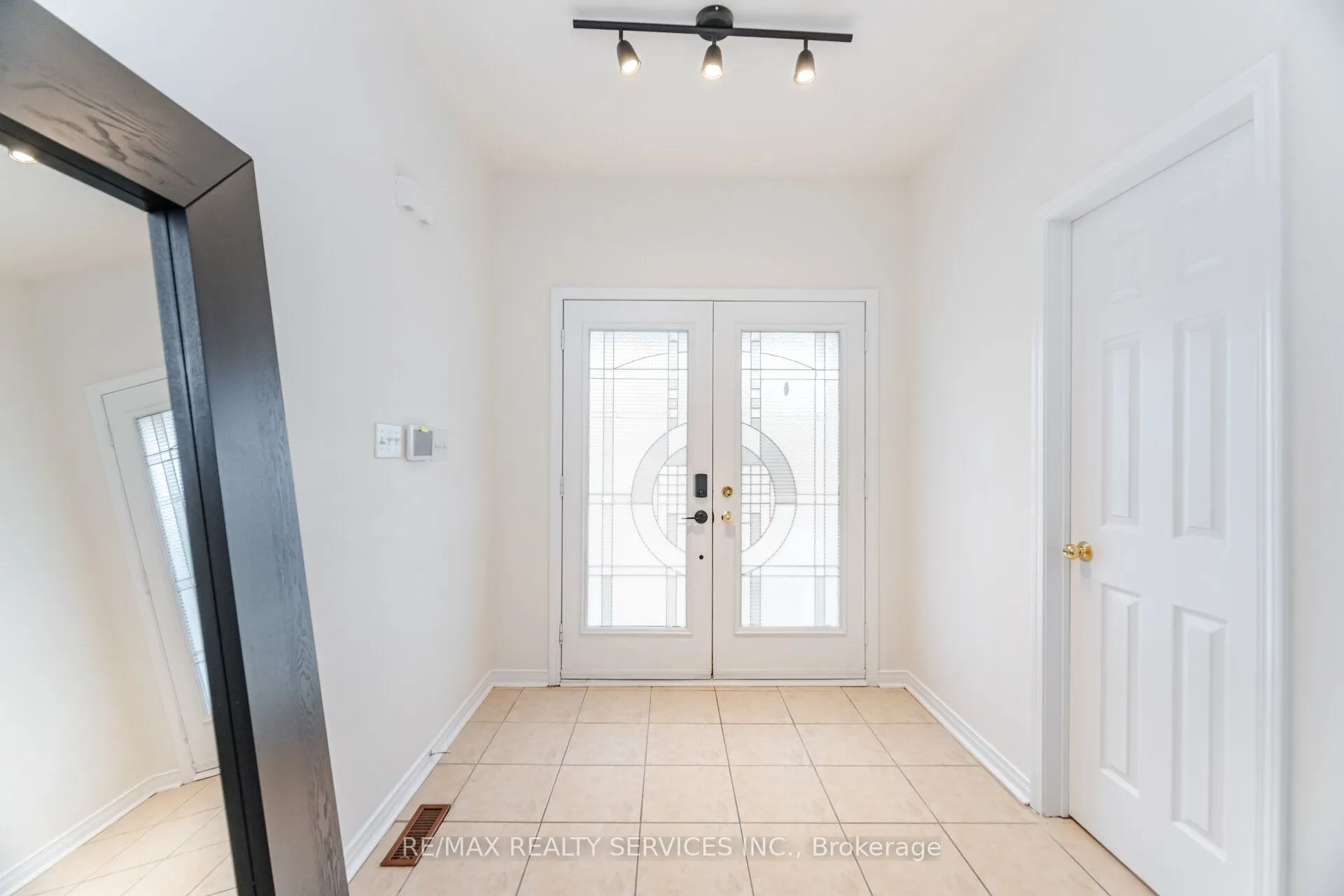 77 Milkweed Crescent