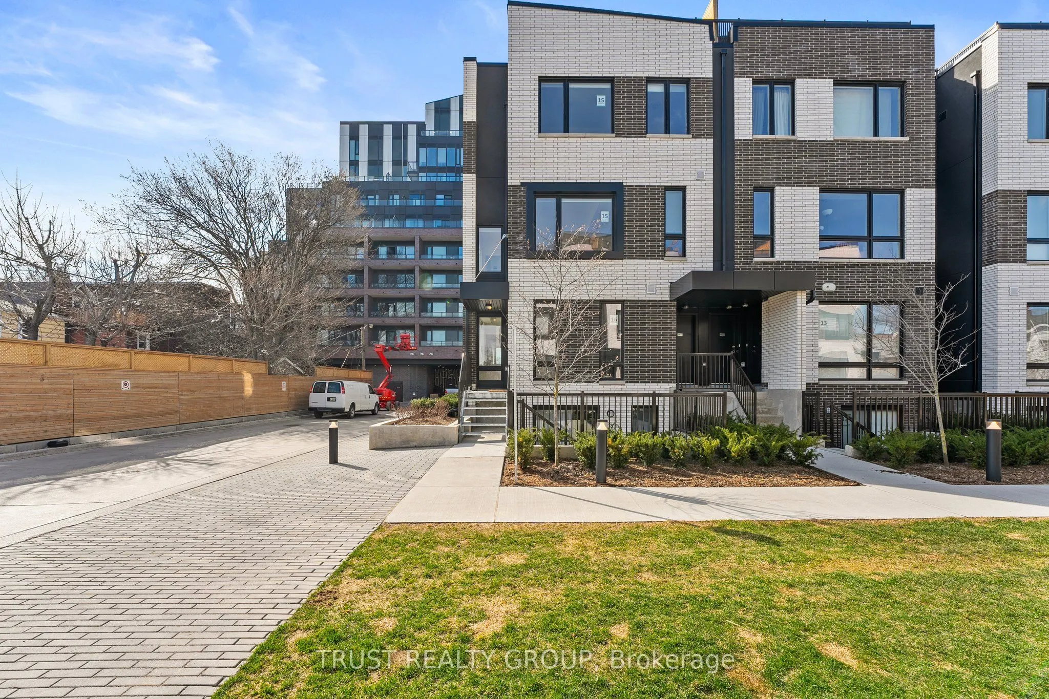 10 Ed Clark Gardens, #TH16