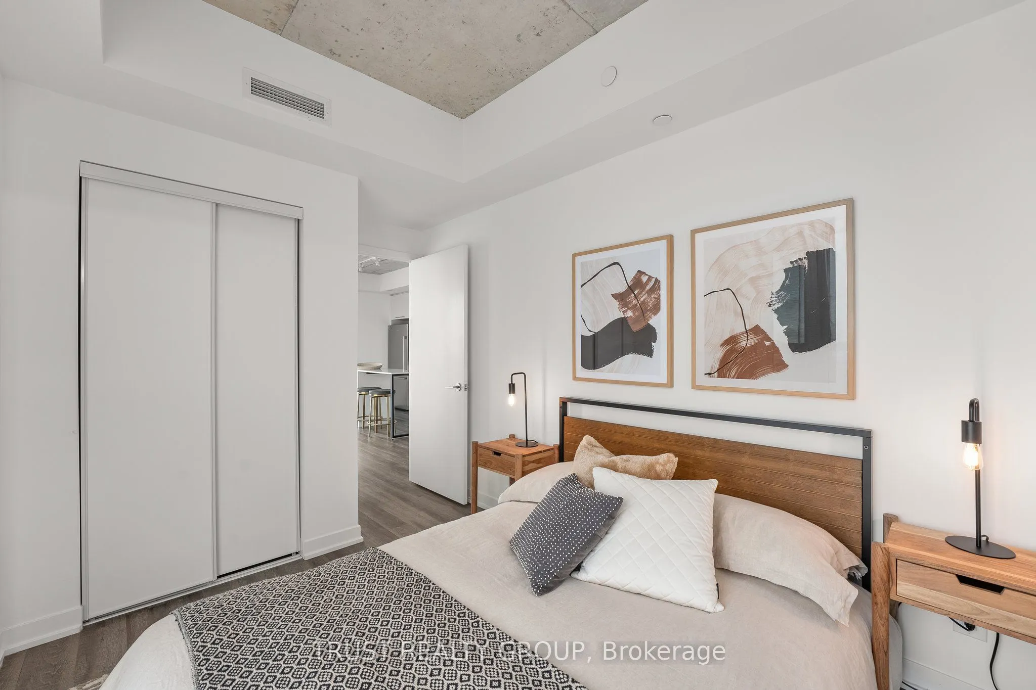 1808 St. Clair Avenue W, #911