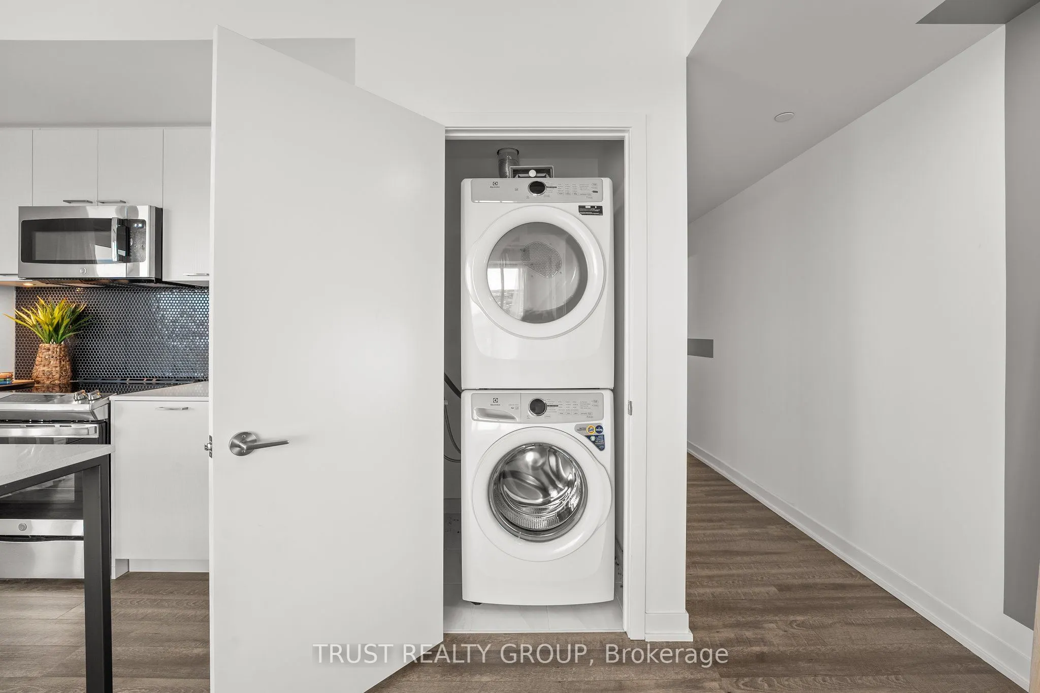 1808 St. Clair Avenue W, #911