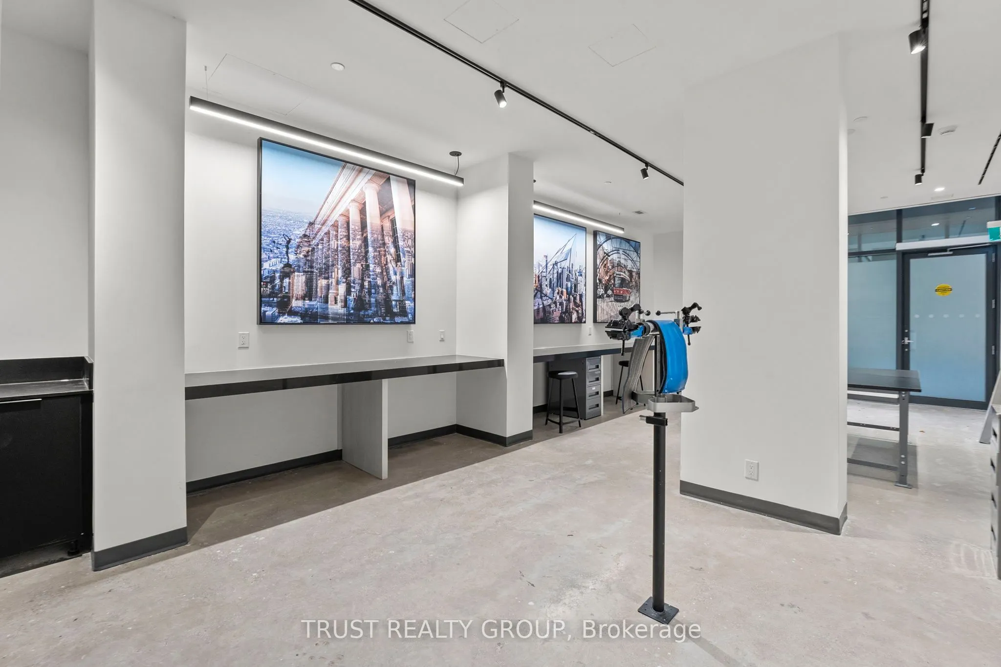 1808 St. Clair Avenue W, #911