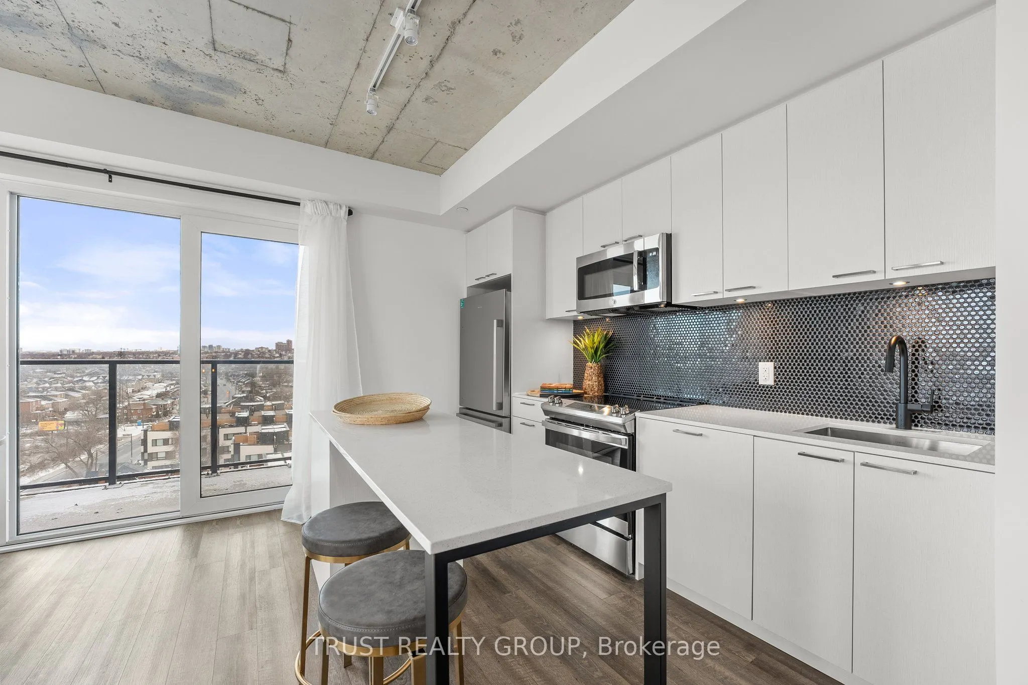 1808 St. Clair Avenue W, #911