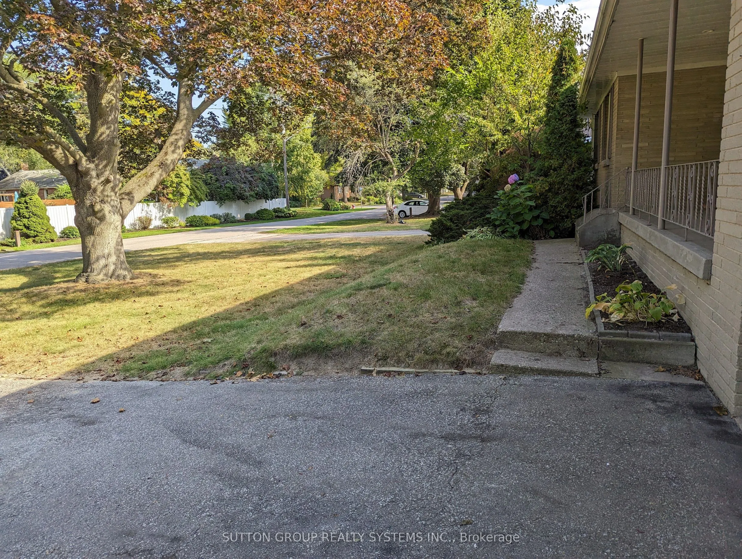 1292 Twin Oaks Dell