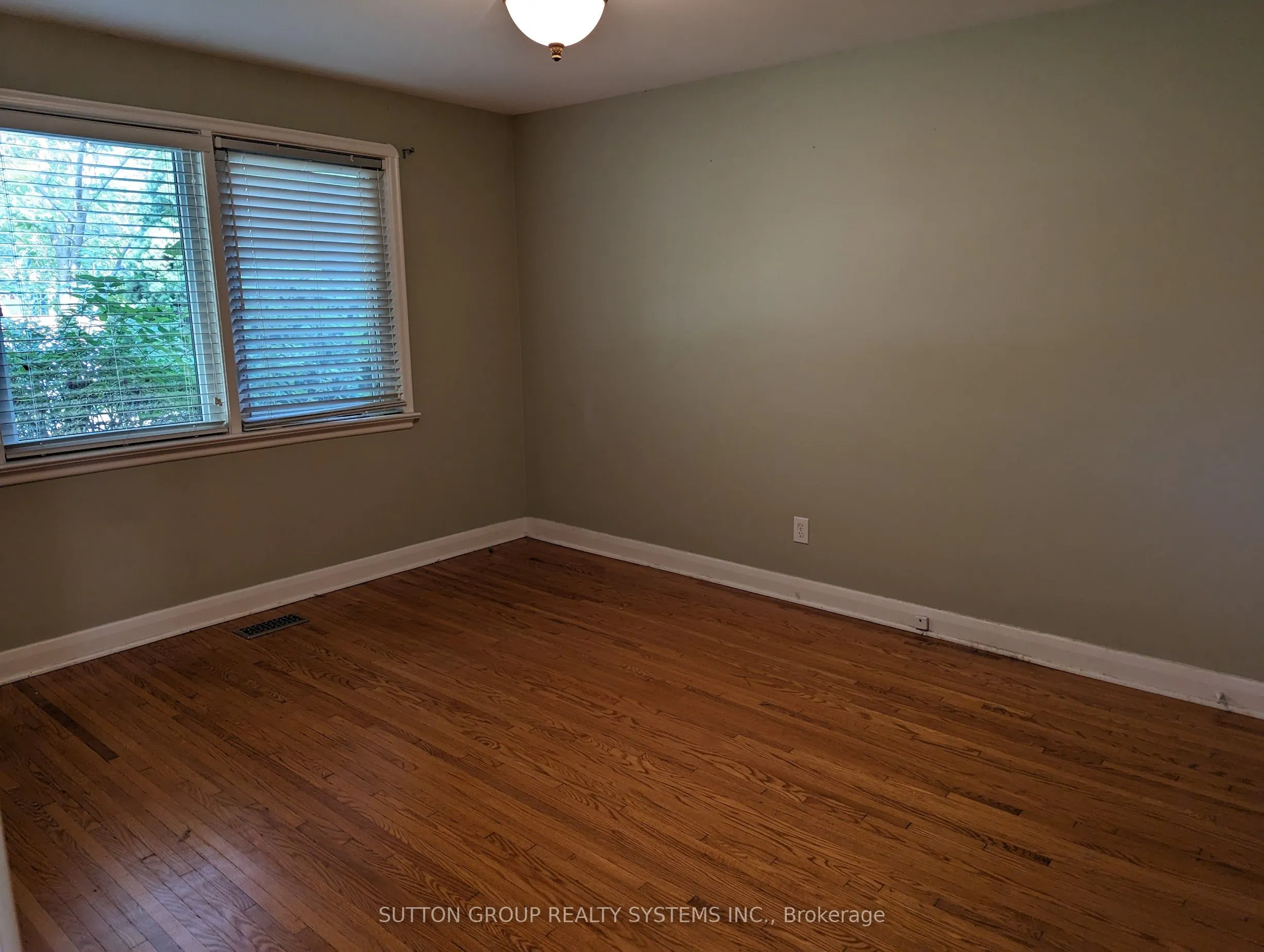 1292 Twin Oaks Dell