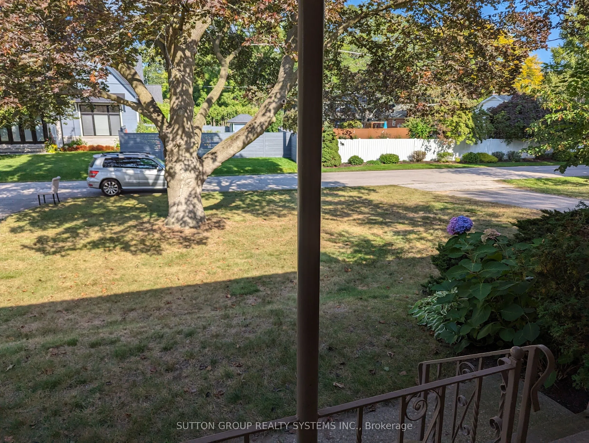1292 Twin Oaks Dell