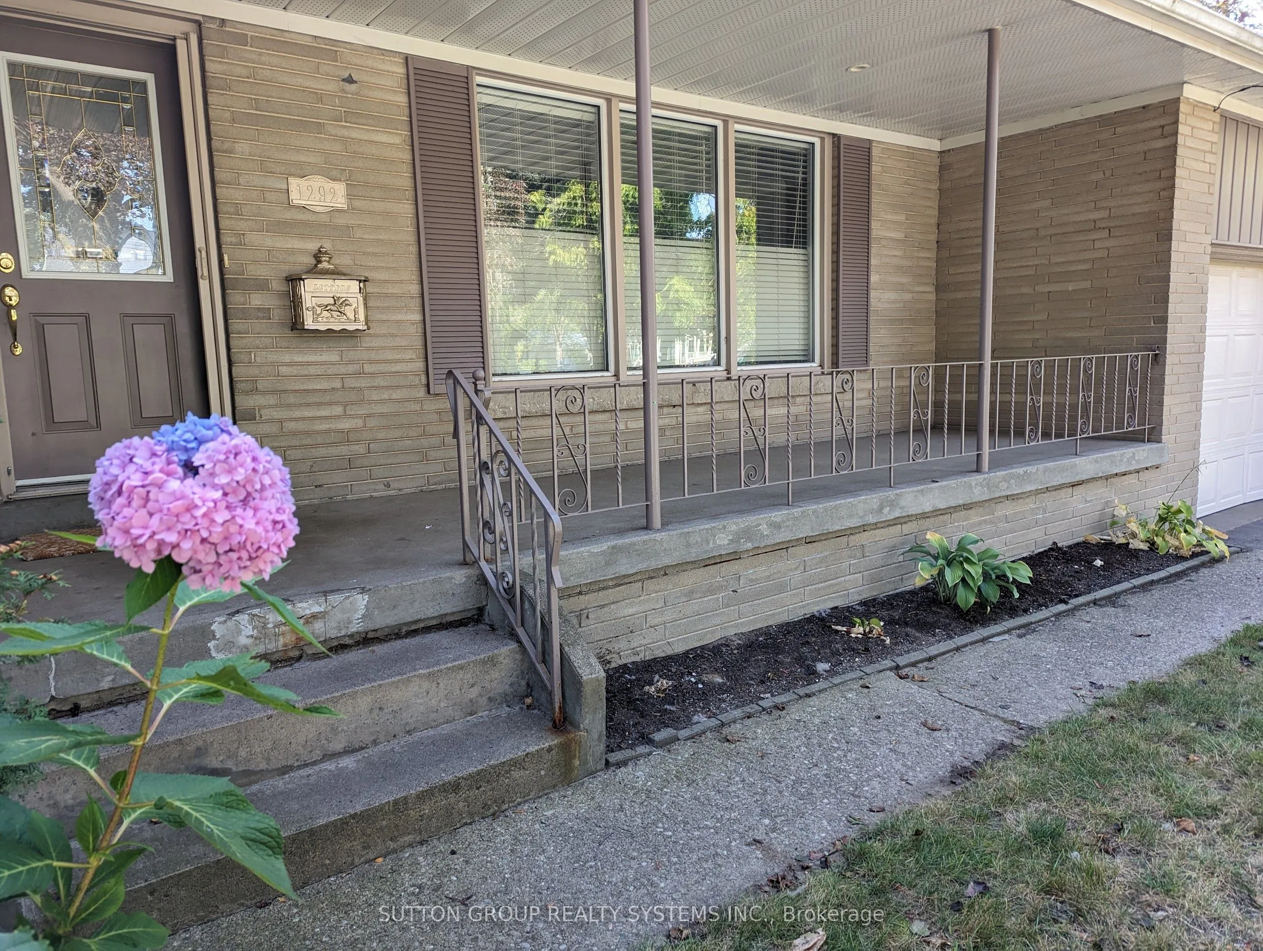 1292 Twin Oaks Dell