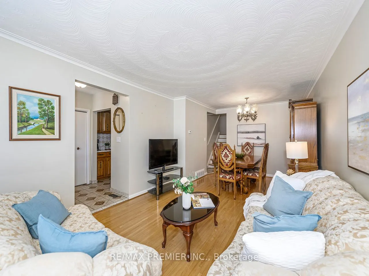 7 Lantos Court