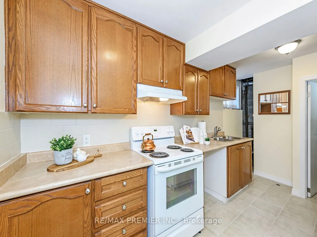 7 Lantos Court