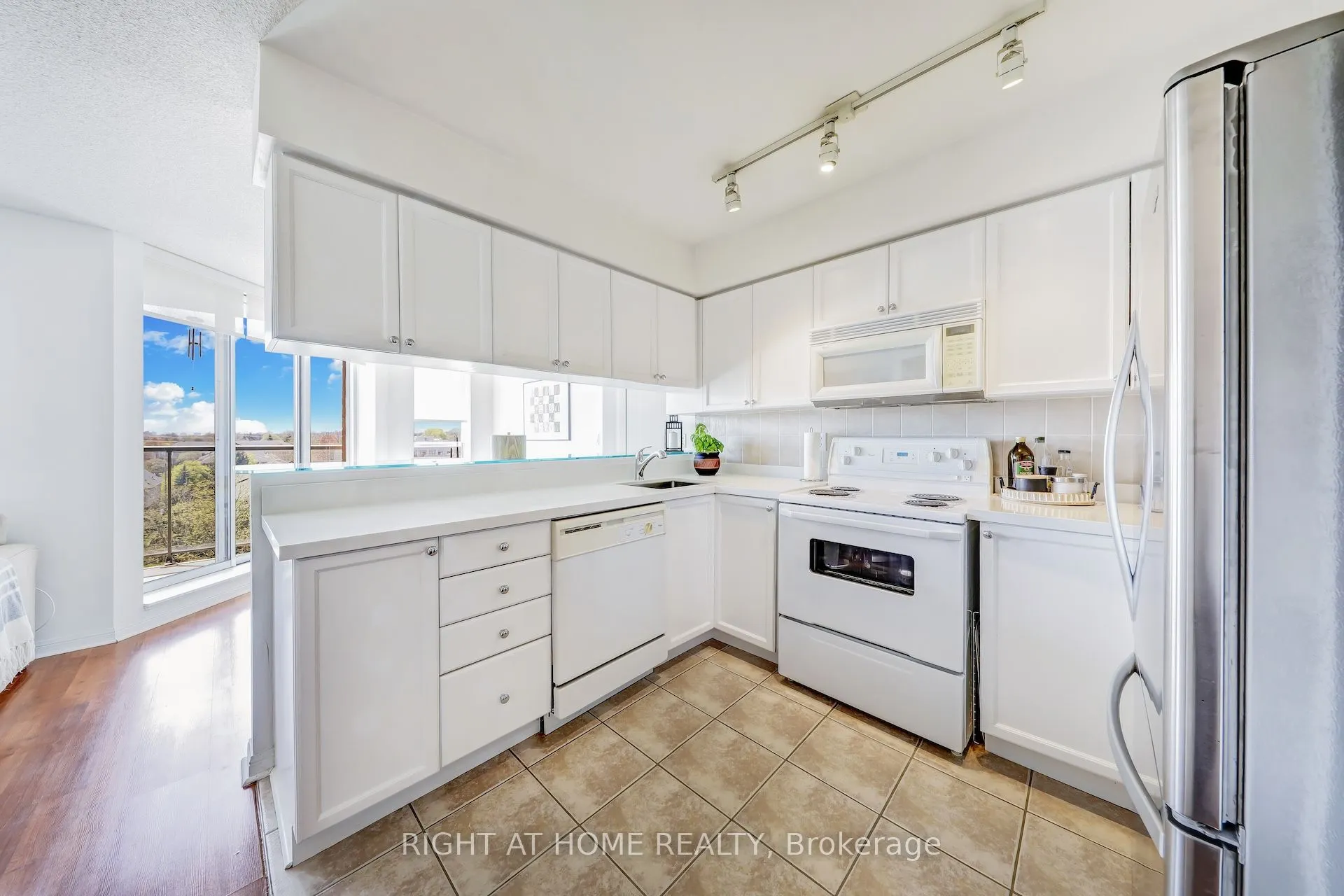 1140 Parkwest Place, #502