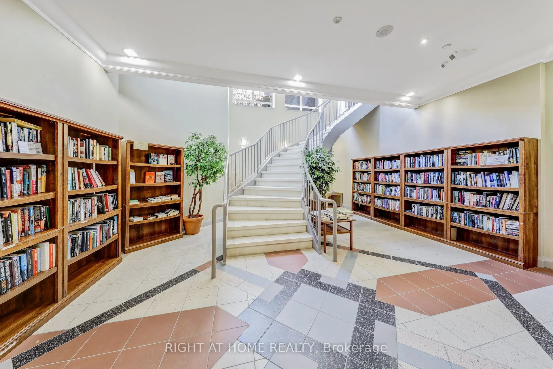 1140 Parkwest Place, #502
