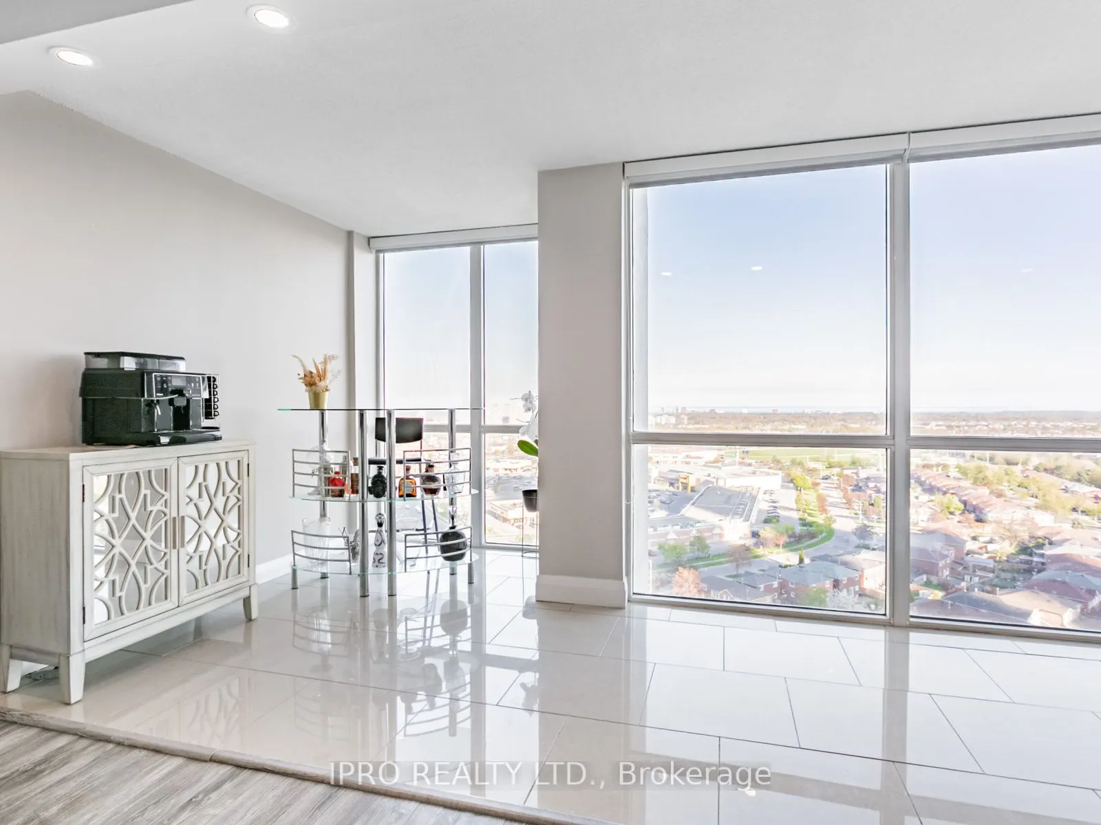 350 Webb Drive, #1806