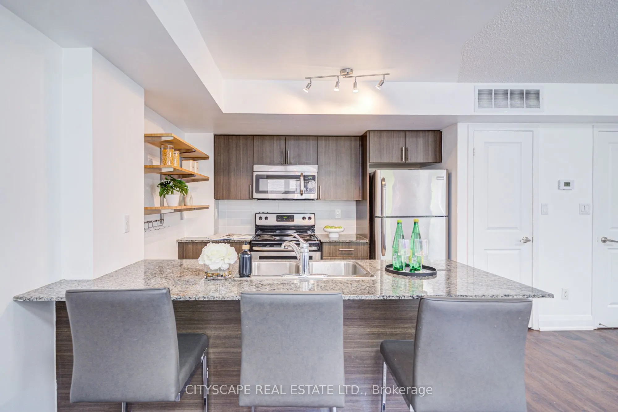16 Foundry Avenue, #212
