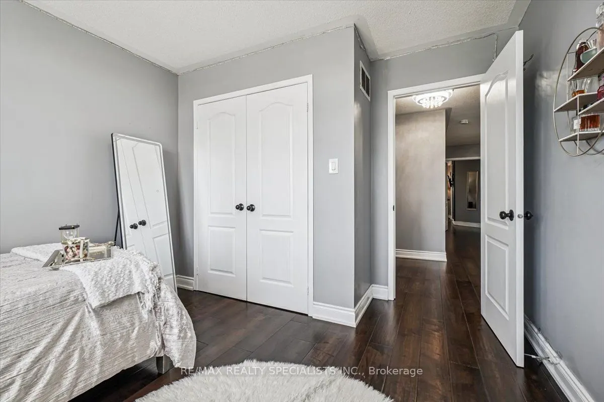 3433 Sunlight Street