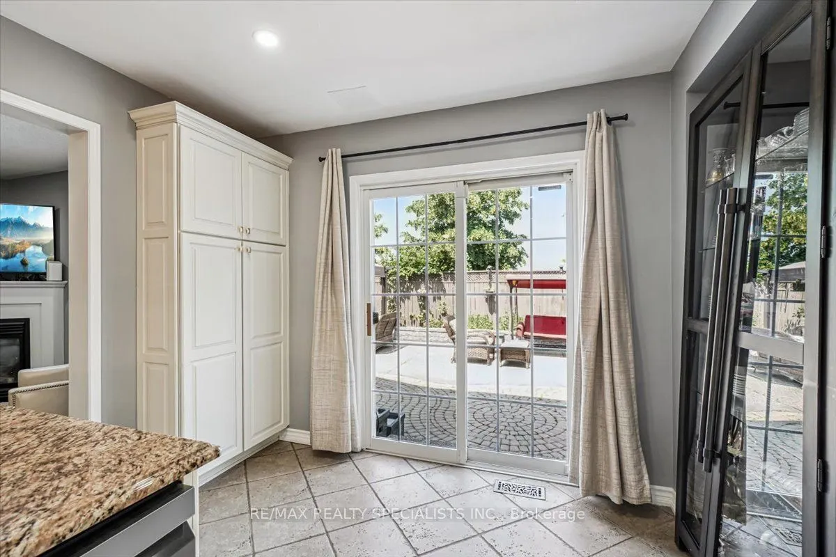 3433 Sunlight Street