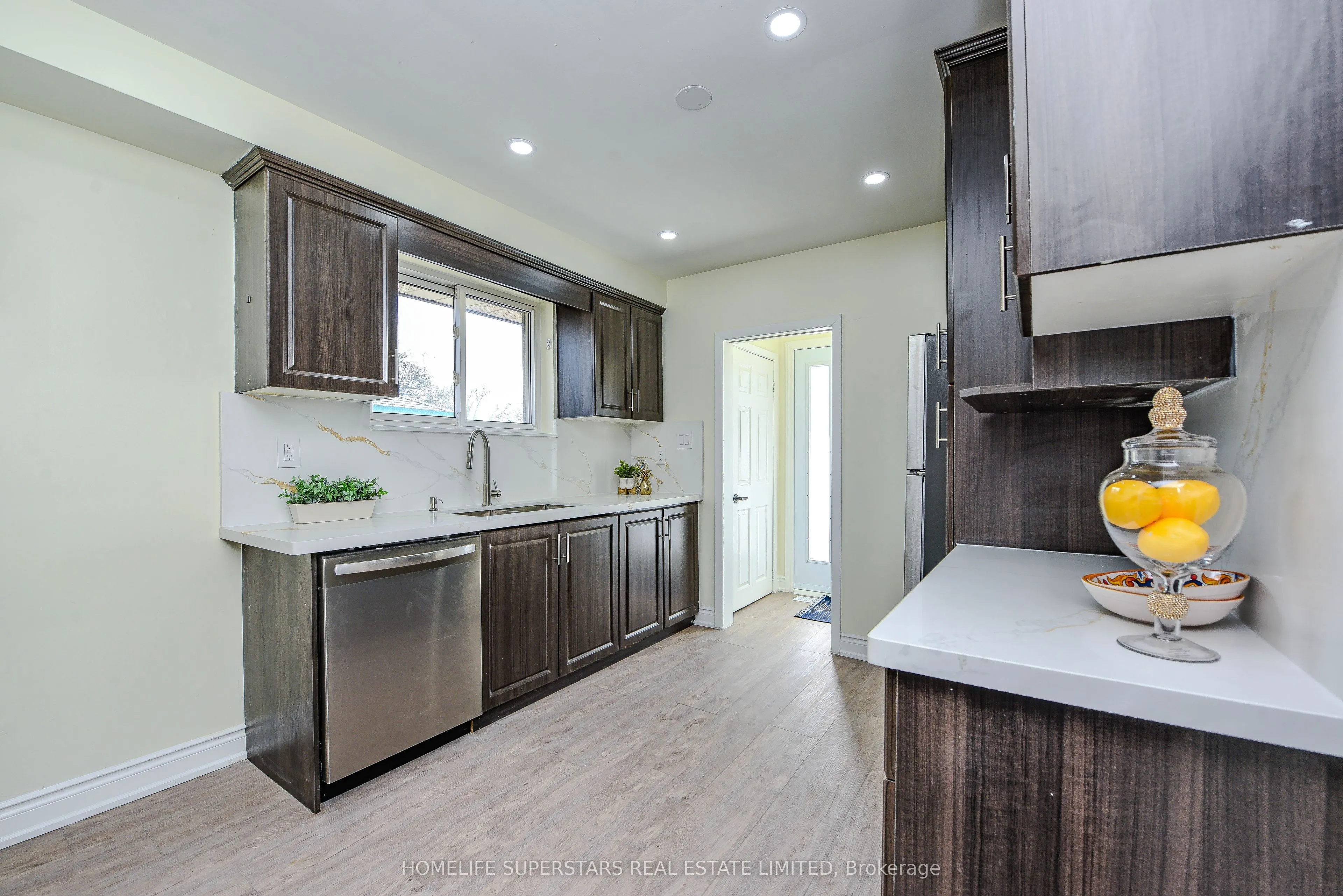 9 Aloma Crescent