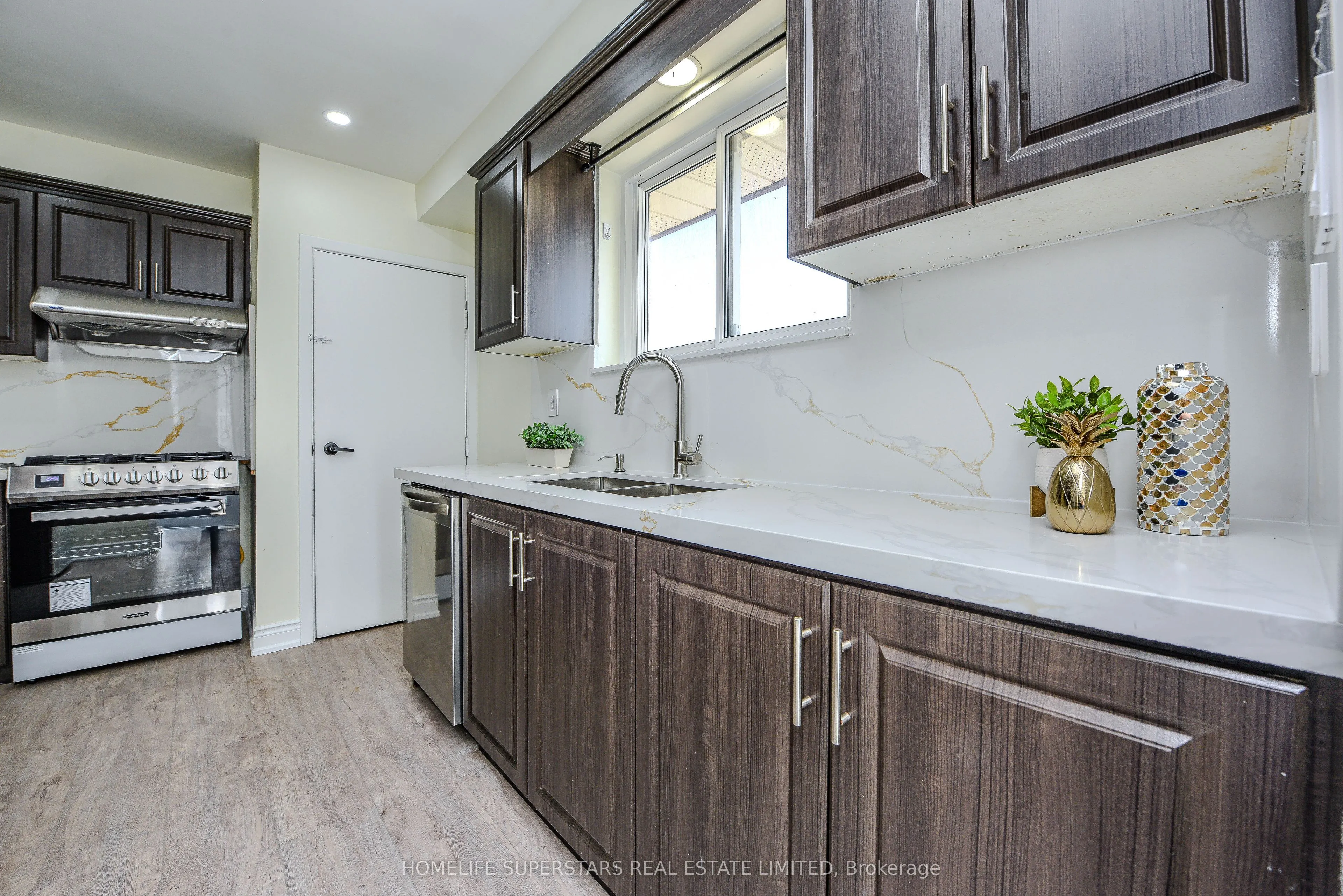 9 Aloma Crescent
