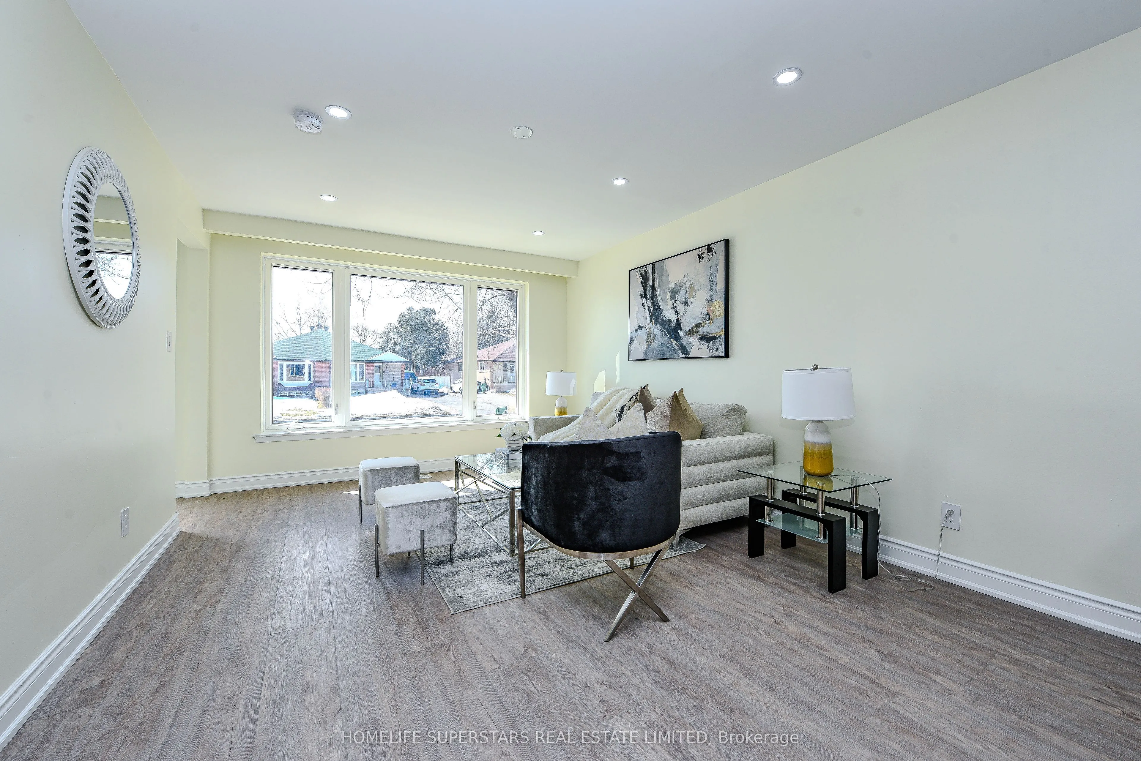 9 Aloma Crescent