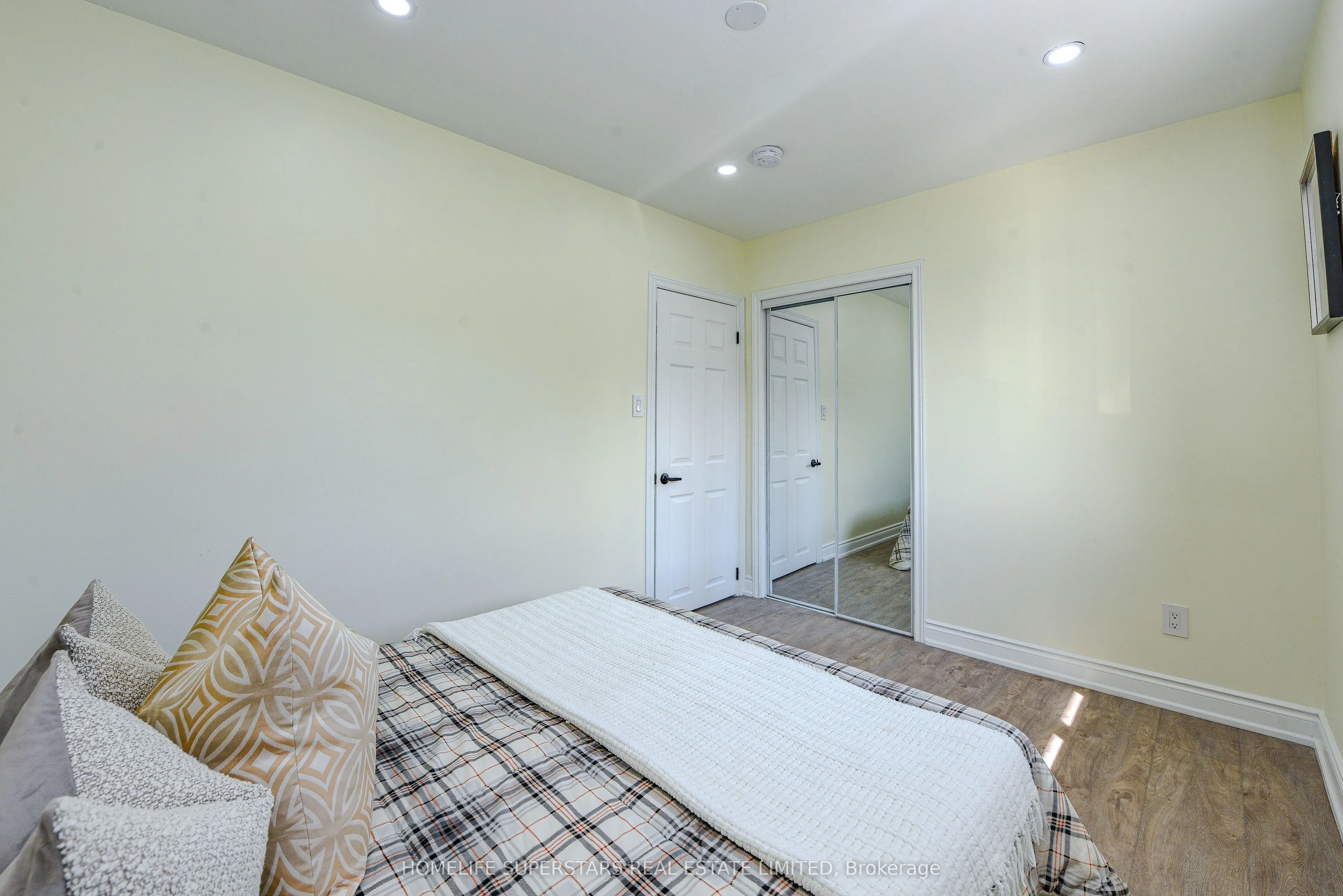 9 Aloma Crescent