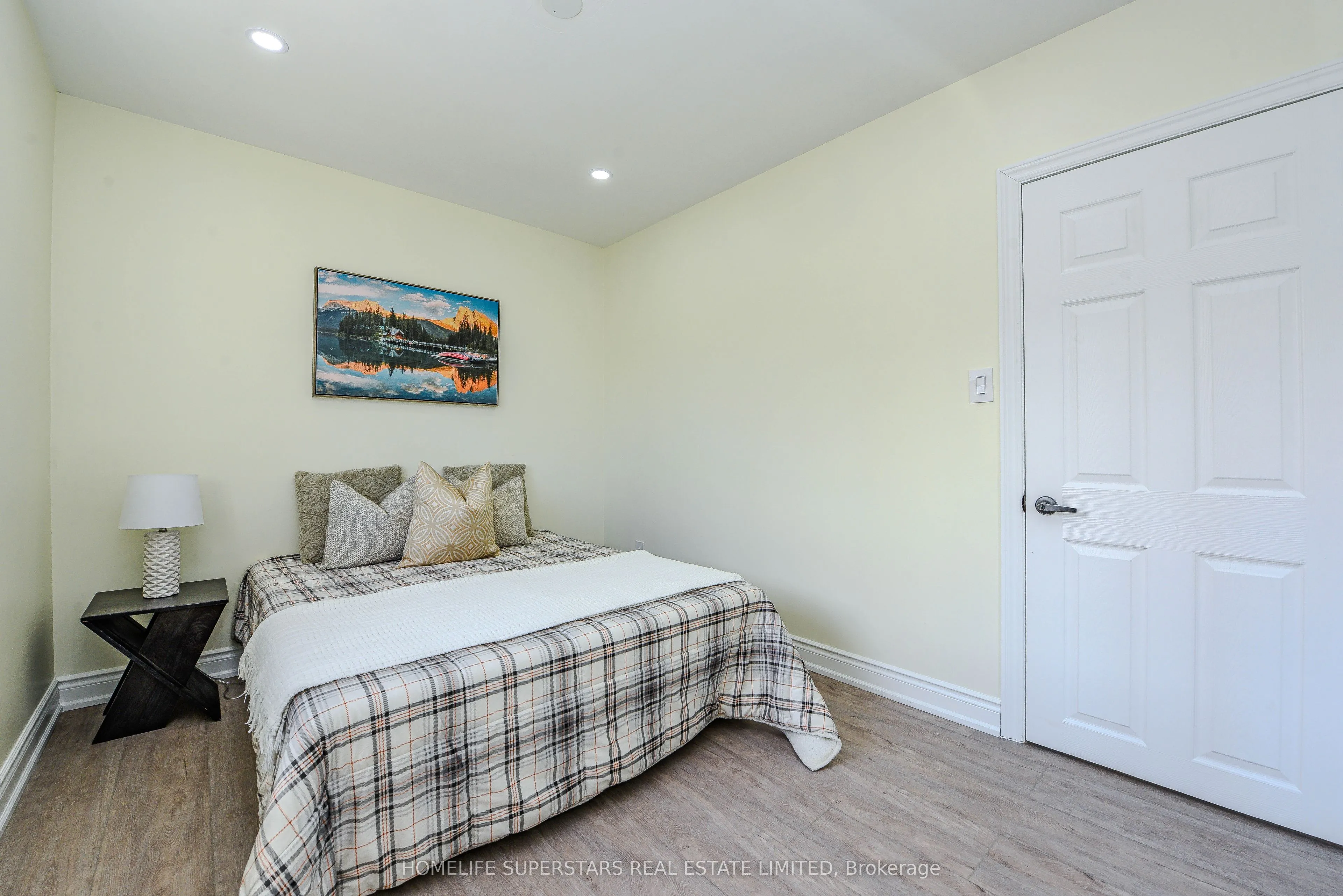 9 Aloma Crescent