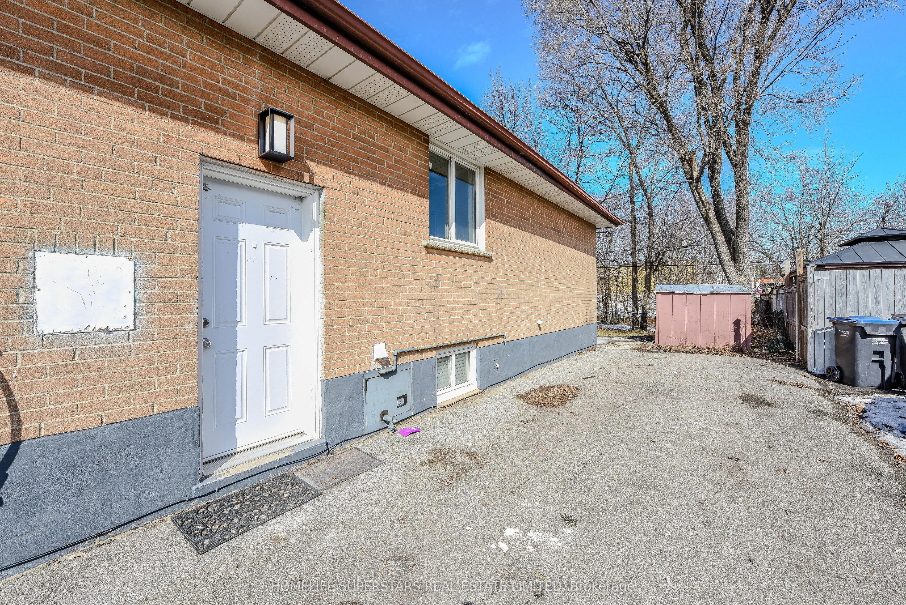 9 Aloma Crescent