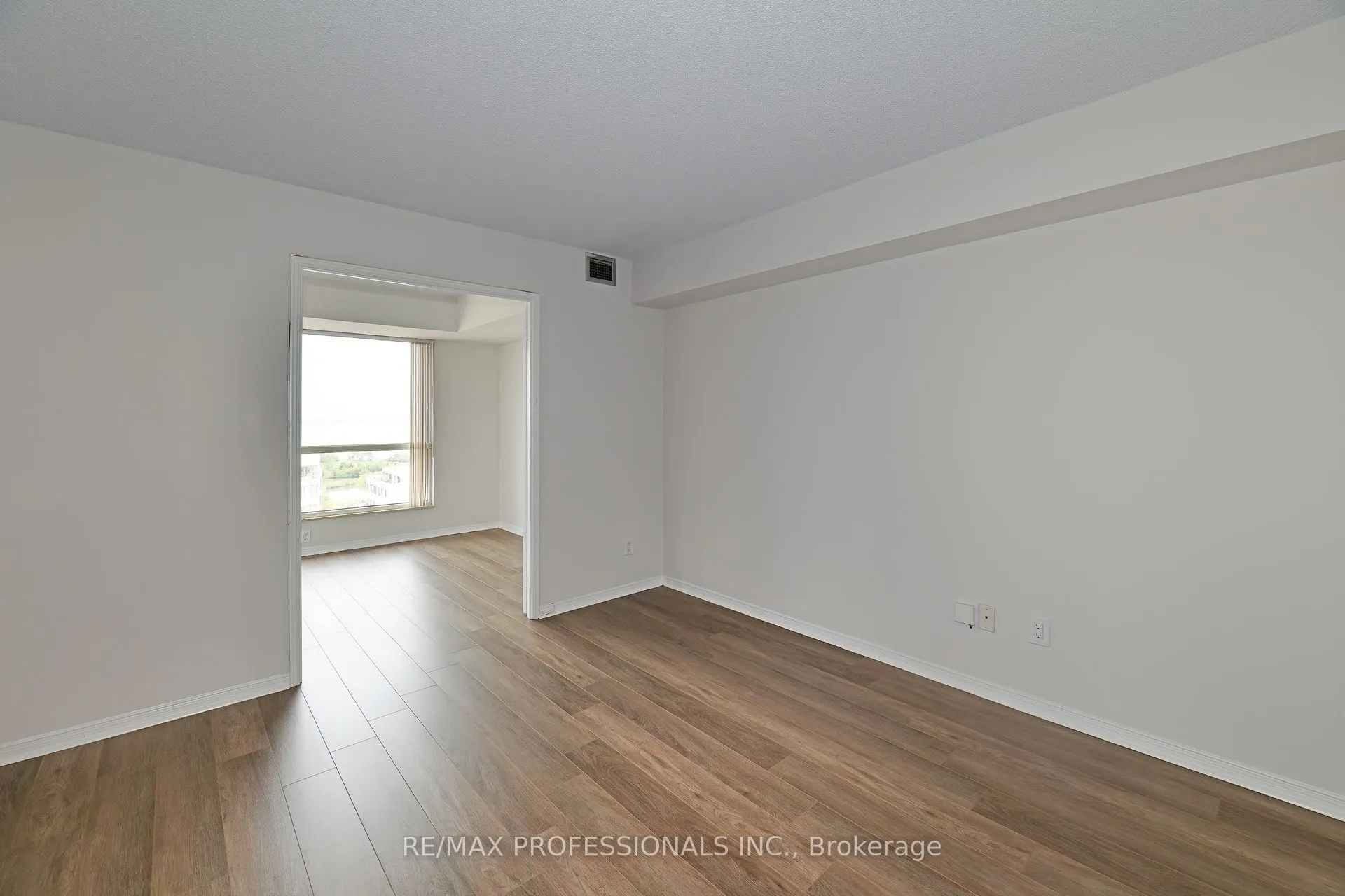 2269 Lakeshore Boulevard W, #2004