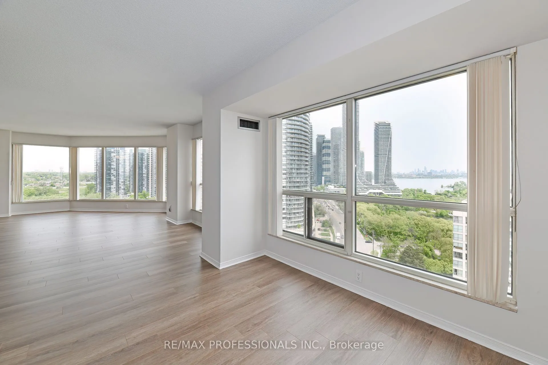2269 Lakeshore Boulevard W, #2004