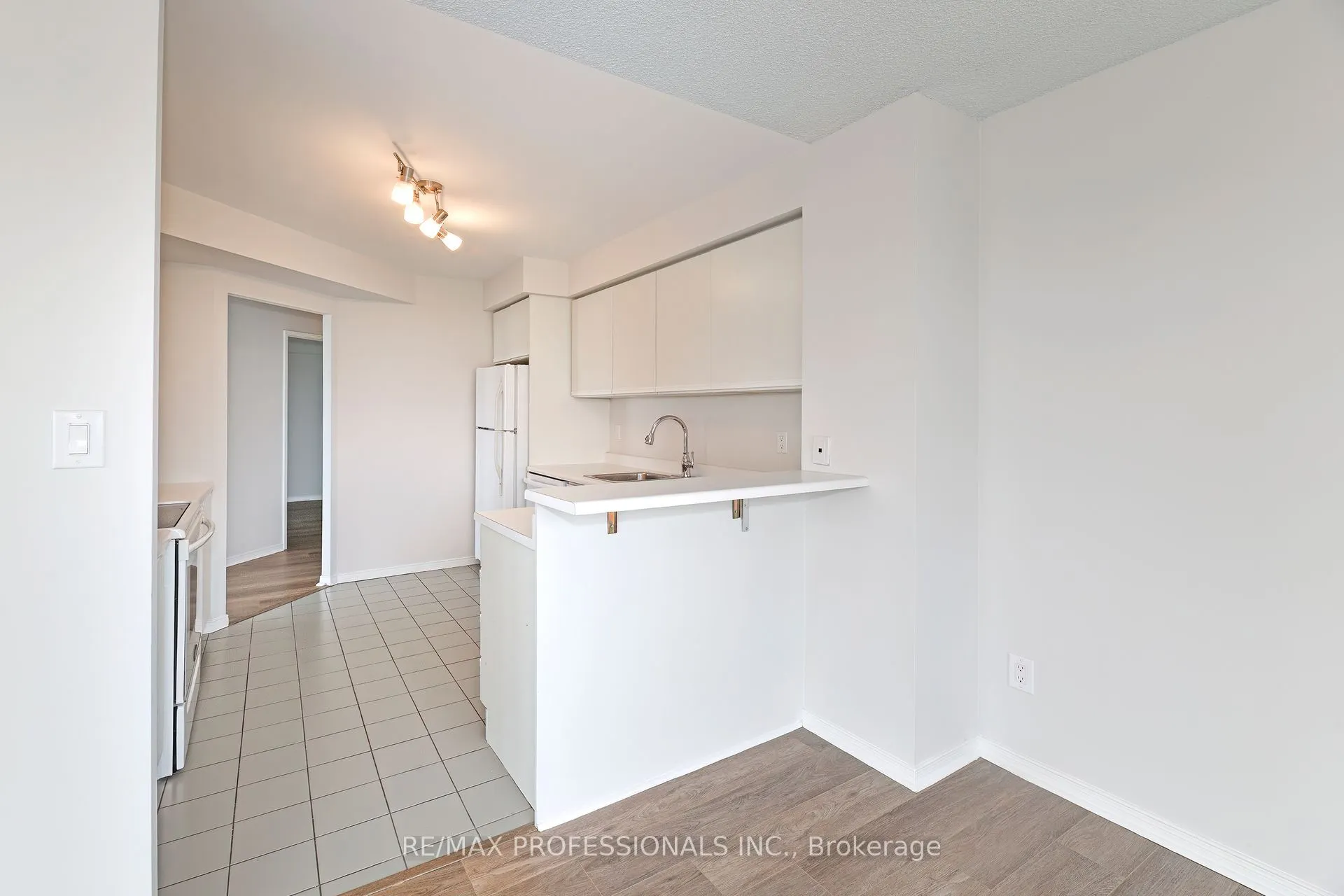 2269 Lakeshore Boulevard W, #2004