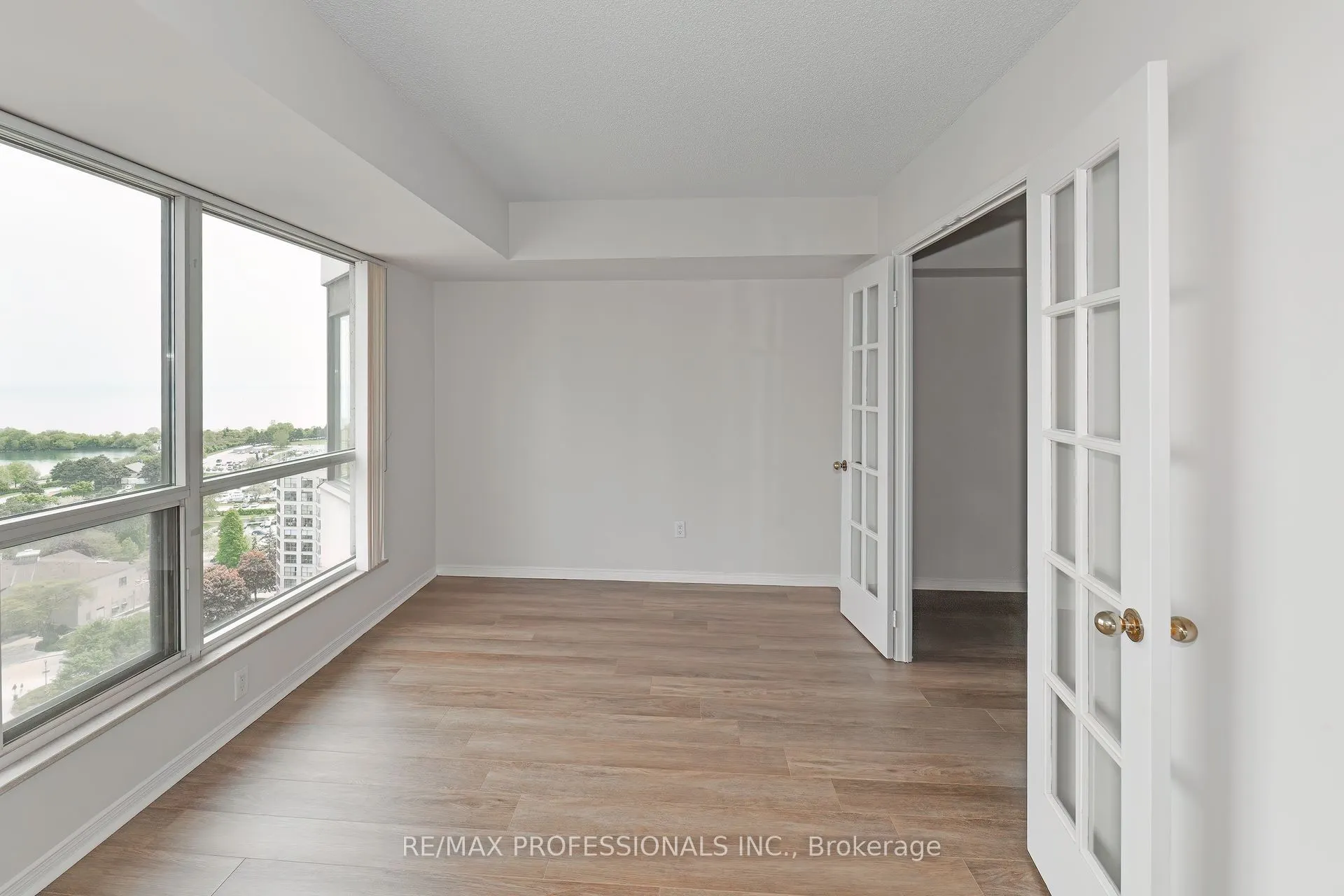 2269 Lakeshore Boulevard W, #2004
