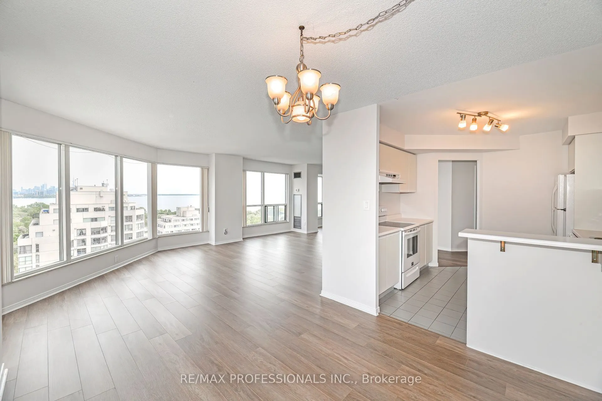2269 Lakeshore Boulevard W, #2004