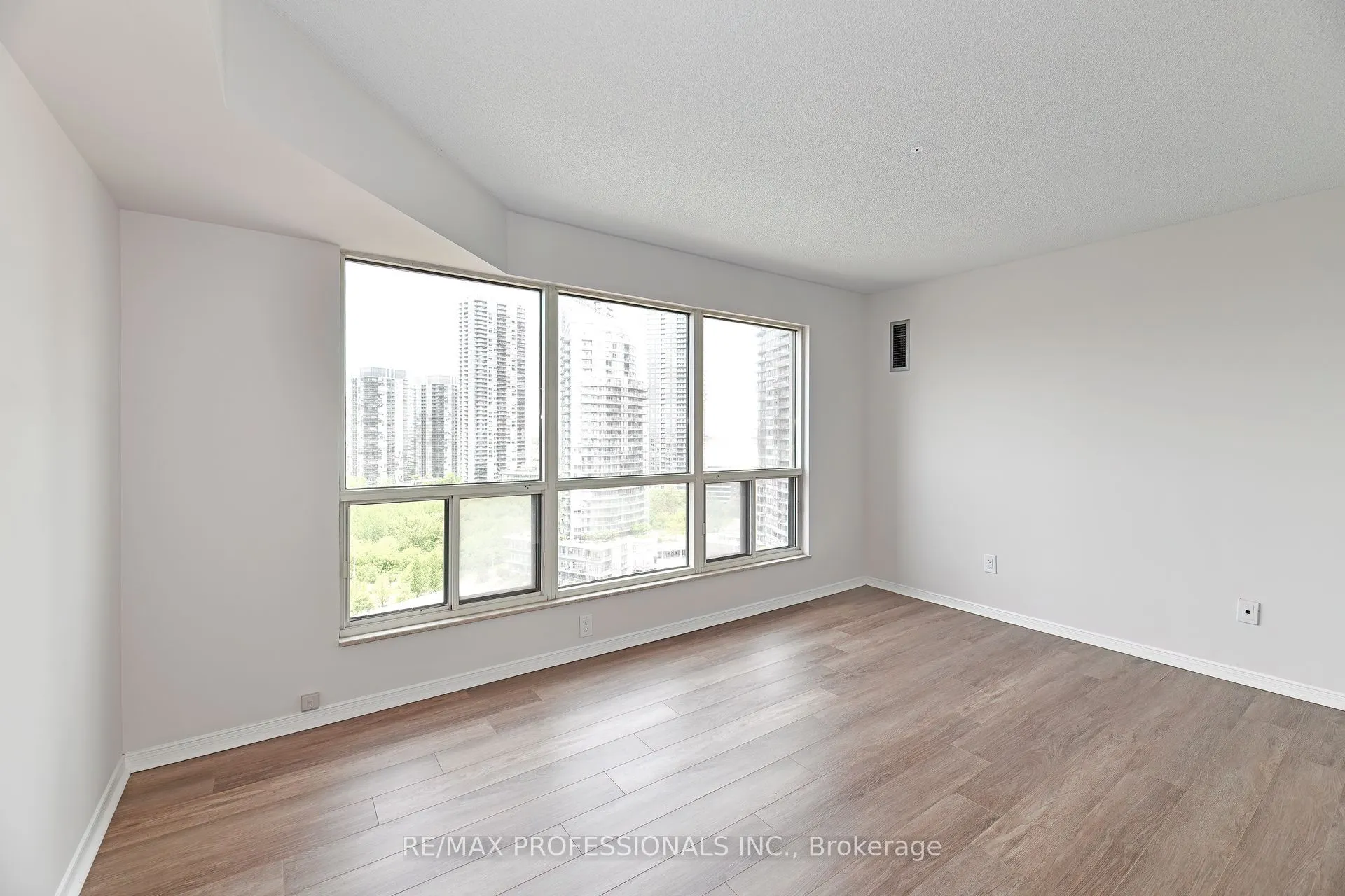 2269 Lakeshore Boulevard W, #2004